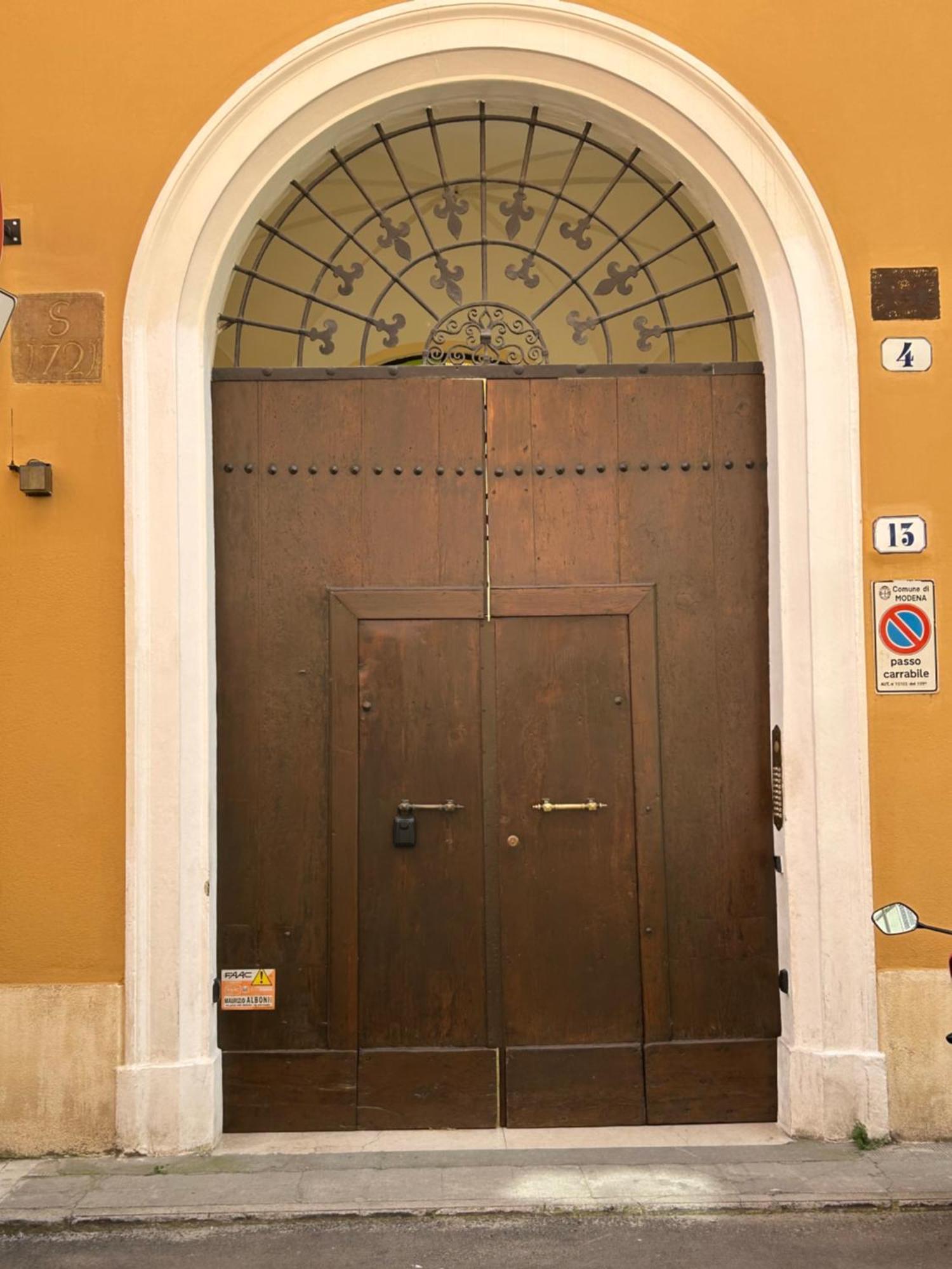 Domus Lägenhet Modena Exteriör bild